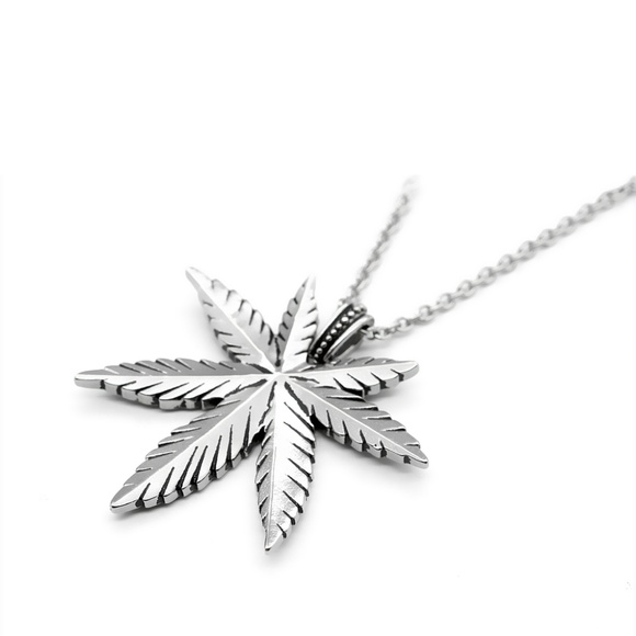 Leaf and Skulls Necklace Pot Weed Pendant - Picture 5 of 7